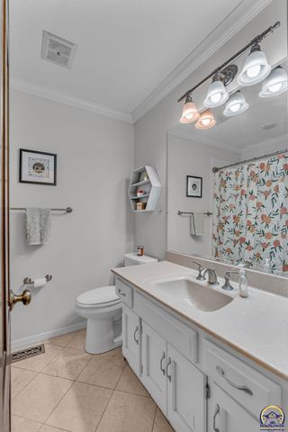 3901 SW Nottingham RD, Topeka, KS 66610