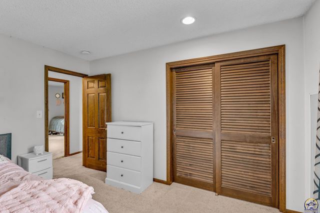 3901 SW Nottingham RD, Topeka, KS 66610