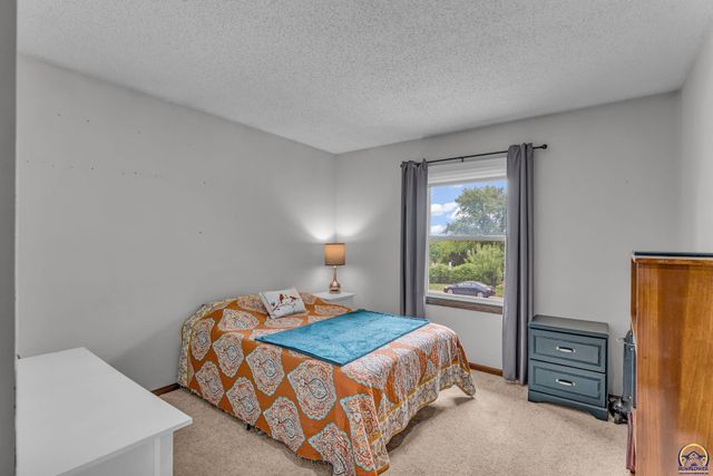3901 SW Nottingham RD, Topeka, KS 66610