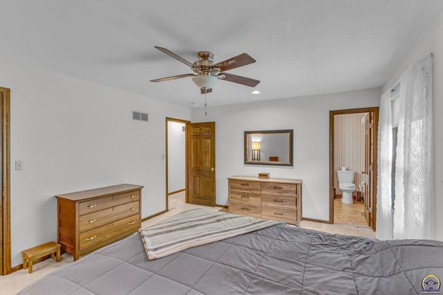 3901 SW Nottingham RD, Topeka, KS 66610