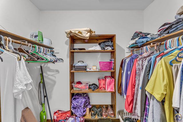 3901 SW Nottingham RD, Topeka, KS 66610
