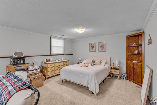3901 SW Nottingham RD, Topeka, KS 66610