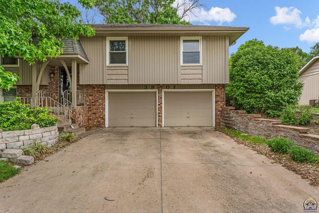 3901 SW Nottingham RD, Topeka, KS 66610