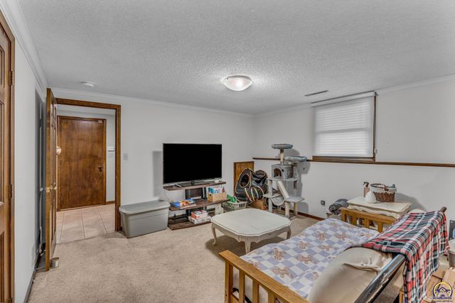 3901 SW Nottingham RD, Topeka, KS 66610