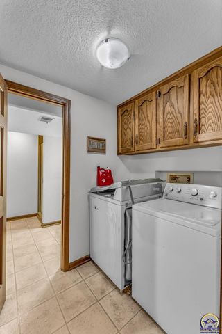 3901 SW Nottingham RD, Topeka, KS 66610