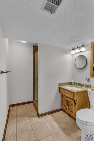3901 SW Nottingham RD, Topeka, KS 66610