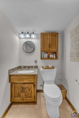 3901 SW Nottingham RD, Topeka, KS 66610