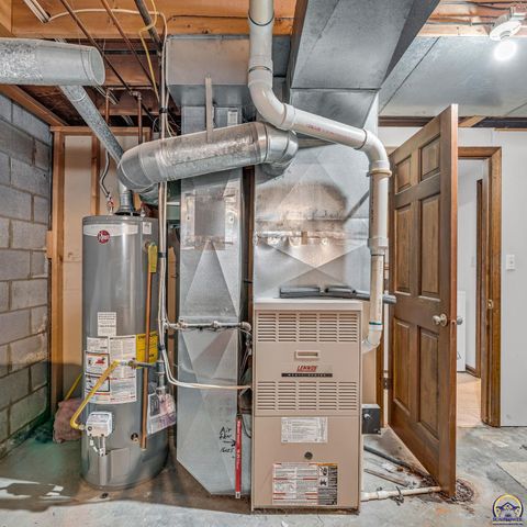 3901 SW Nottingham RD, Topeka, KS 66610