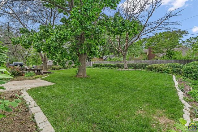 3901 SW Nottingham RD, Topeka, KS 66610