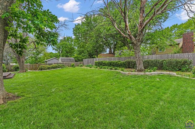3901 SW Nottingham RD, Topeka, KS 66610