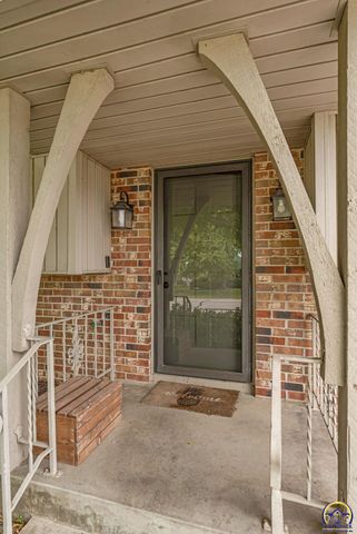 3901 SW Nottingham RD, Topeka, KS 66610