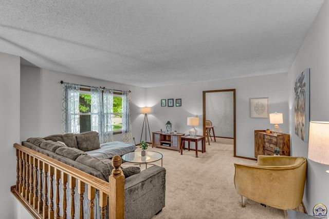3901 SW Nottingham RD, Topeka, KS 66610