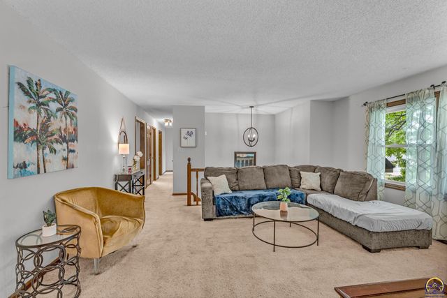 3901 SW Nottingham RD, Topeka, KS 66610