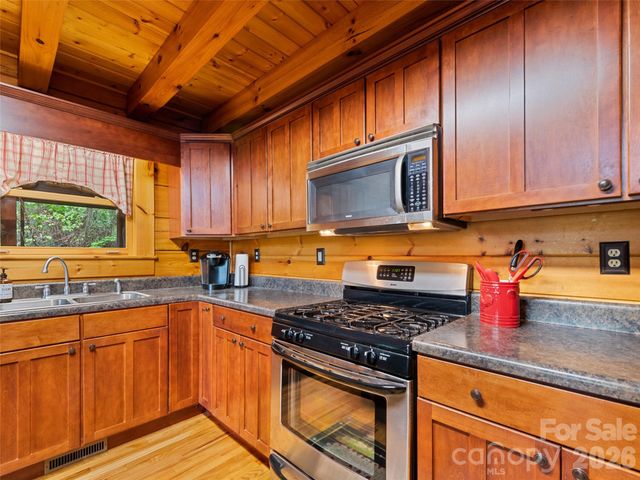297 Hidden Cove Road, Maggie Valley, NC 28751