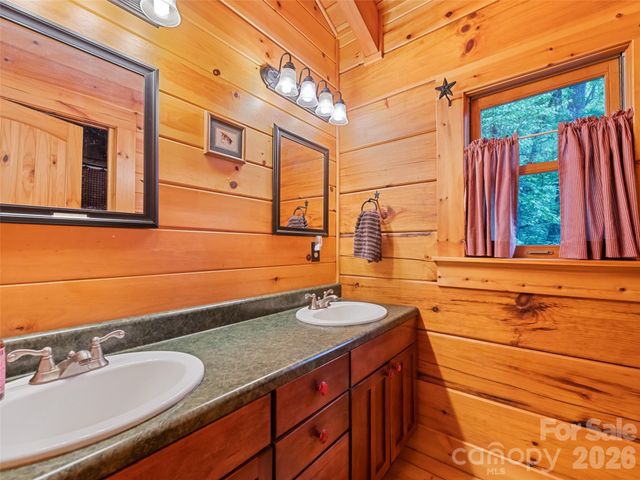 297 Hidden Cove Road, Maggie Valley, NC 28751