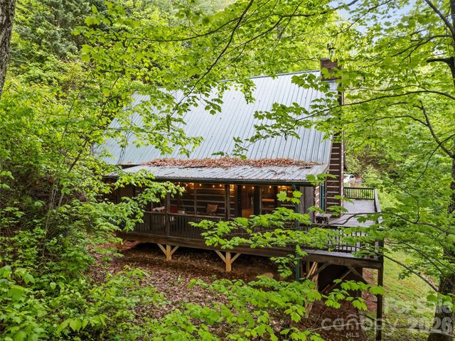 297 Hidden Cove Road, Maggie Valley, NC 28751