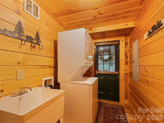 297 Hidden Cove Road, Maggie Valley, NC 28751