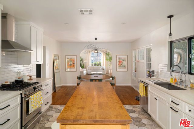 1414 S Curson Avenue, Los Angeles, CA 90019