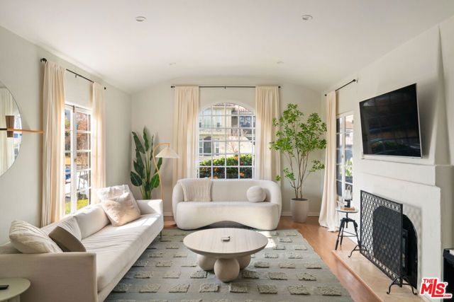 1414 S Curson Avenue, Los Angeles, CA 90019
