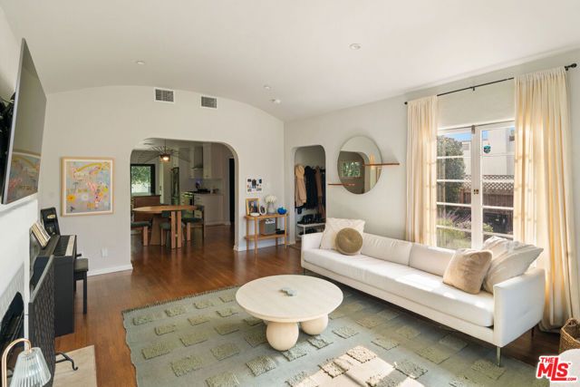 1414 S Curson Avenue, Los Angeles, CA 90019