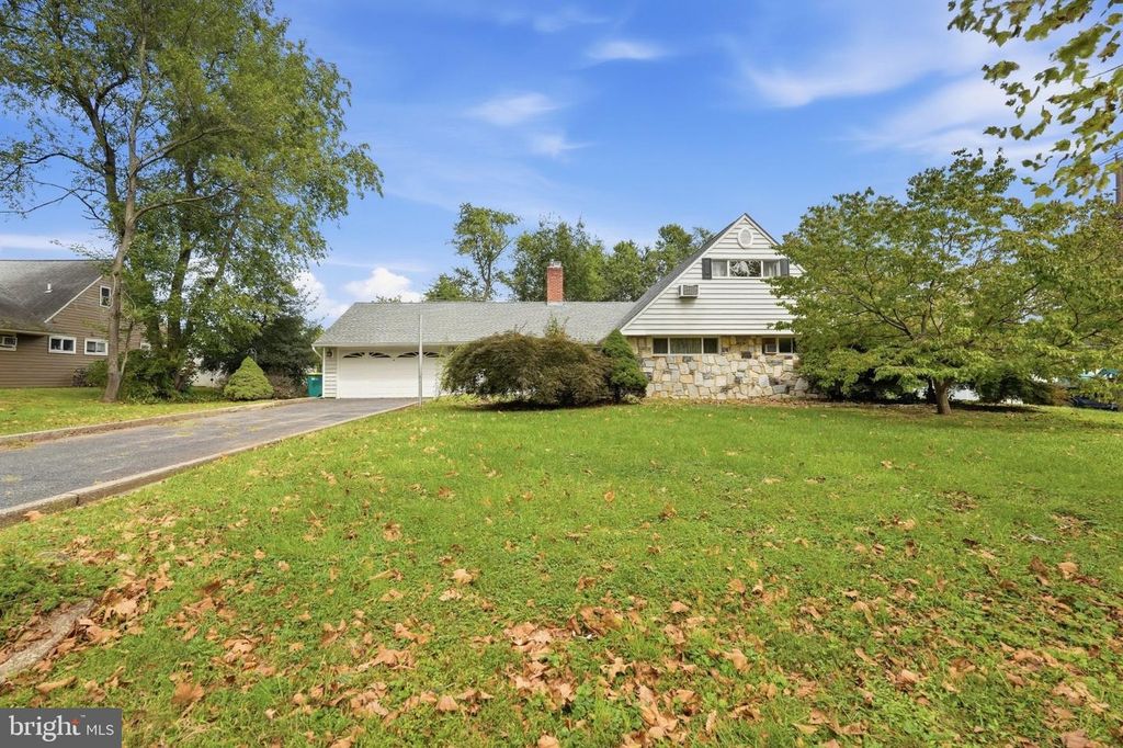 6 SECKELPEAR RD, Levittown, PA 19056 — exterior