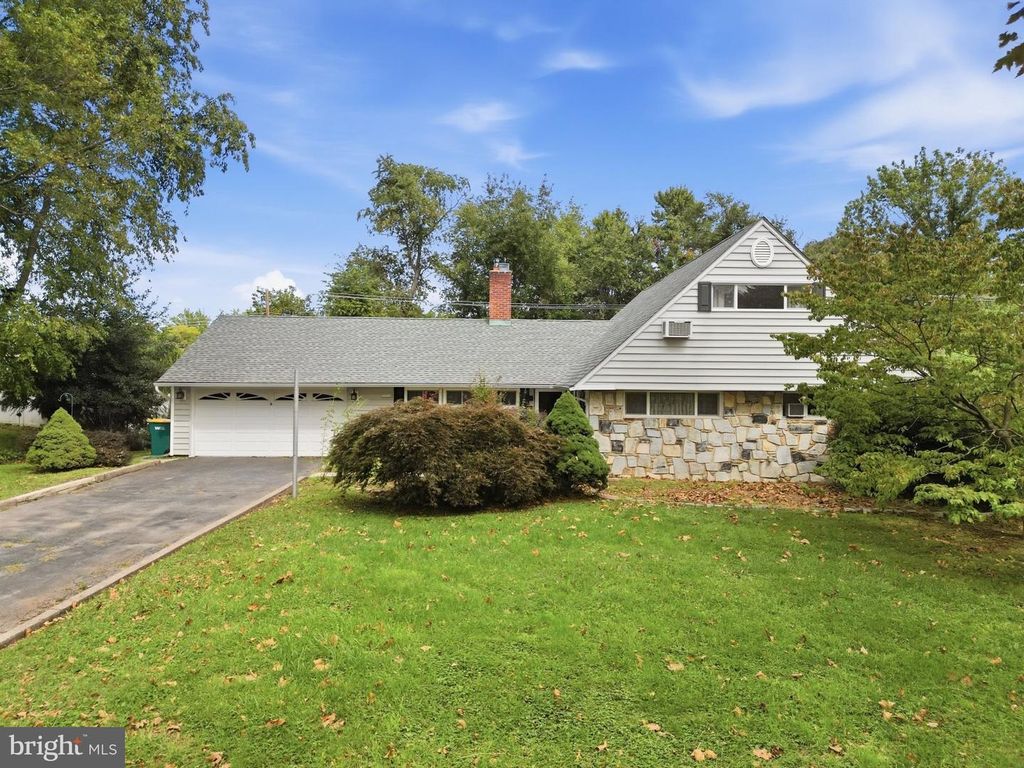 6 SECKELPEAR RD, Levittown, PA 19056 — photo 2