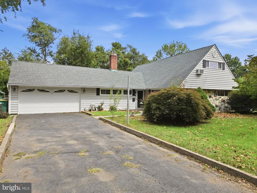 6 SECKELPEAR RD, Levittown, PA 19056 — photo 3