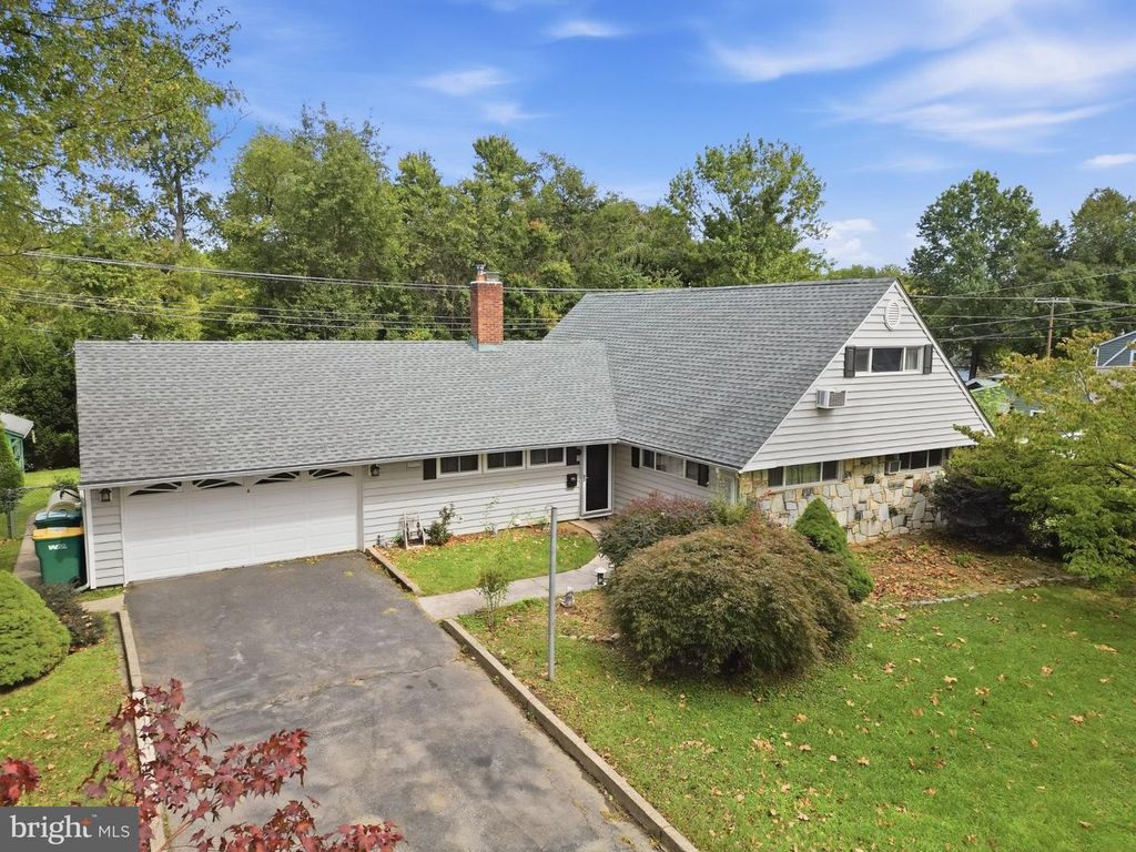 6 SECKELPEAR RD, Levittown, PA 19056 — photo 4