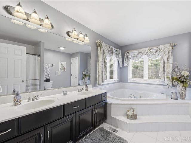 1109 Edwards Drive, Batavia, IL 60510