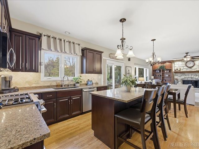 1109 Edwards Drive, Batavia, IL 60510