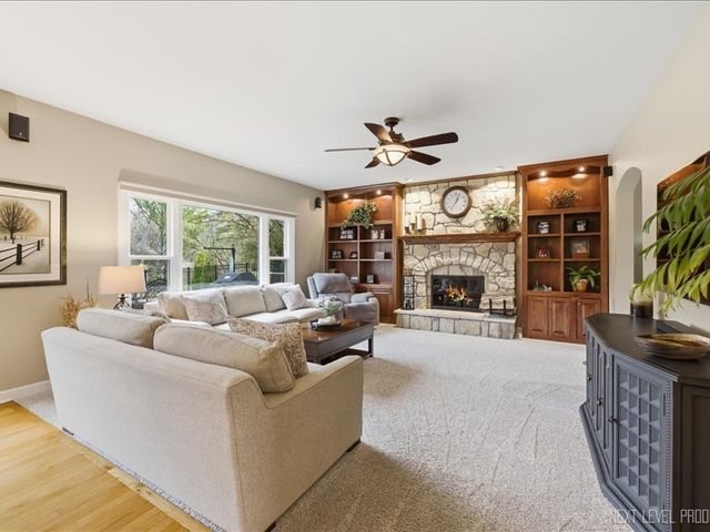 1109 Edwards Drive, Batavia, IL 60510