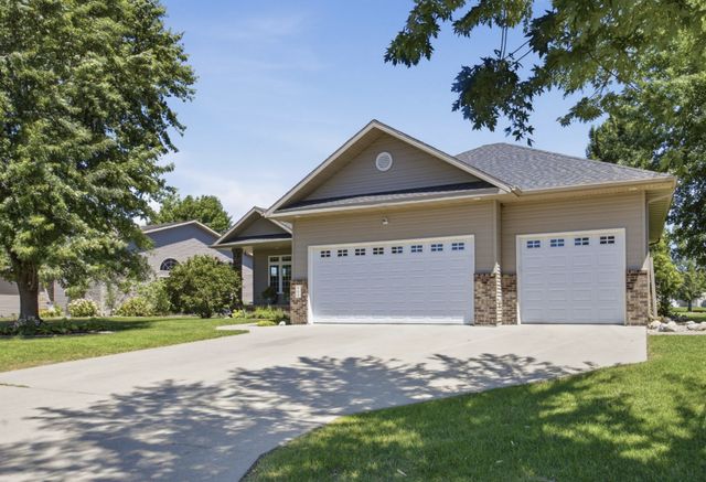 868 32nd Street S, Moorhead, MN 56560