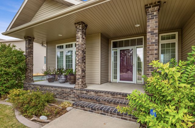 868 32nd Street S, Moorhead, MN 56560