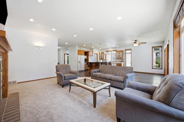 868 32nd Street S, Moorhead, MN 56560