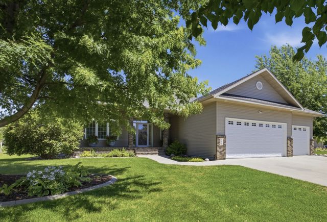 868 32nd Street S, Moorhead, MN 56560