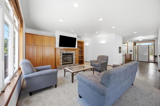 868 32nd Street S, Moorhead, MN 56560