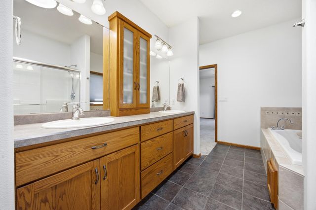 868 32nd Street S, Moorhead, MN 56560