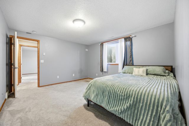 868 32nd Street S, Moorhead, MN 56560