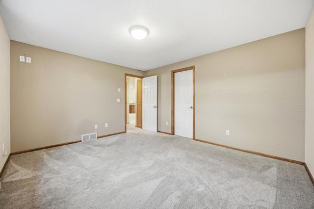 868 32nd Street S, Moorhead, MN 56560