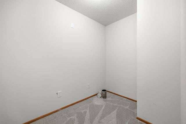 868 32nd Street S, Moorhead, MN 56560