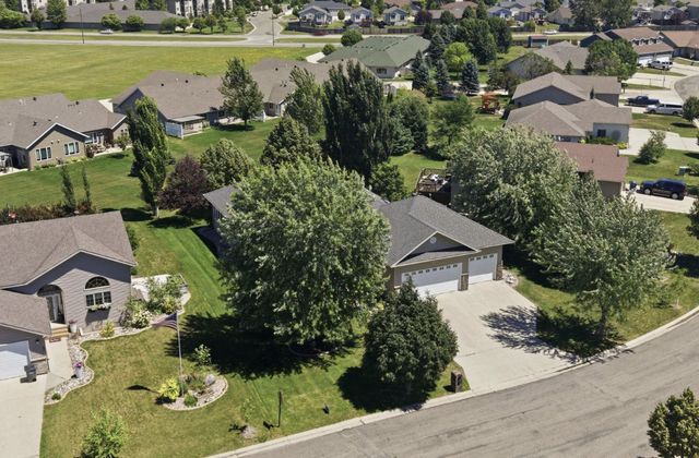 868 32nd Street S, Moorhead, MN 56560