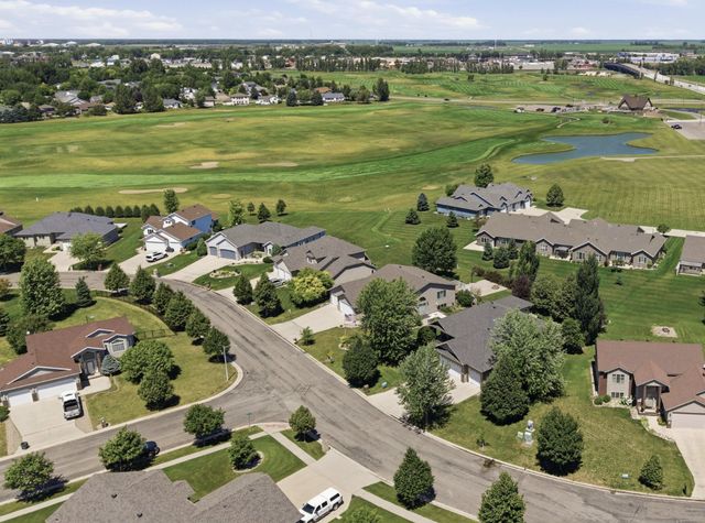 868 32nd Street S, Moorhead, MN 56560