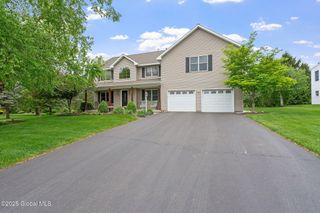 30 Geneva Boulevard, North Greenbush, NY 12198