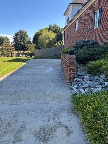184 Raspberry Ridge Drive, Clemmons, NC 27012