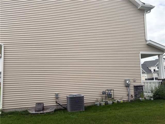 38 Kingsbarn Road, Henrietta, NY 14586