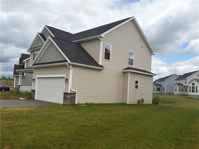 38 Kingsbarn Road, Henrietta, NY 14586