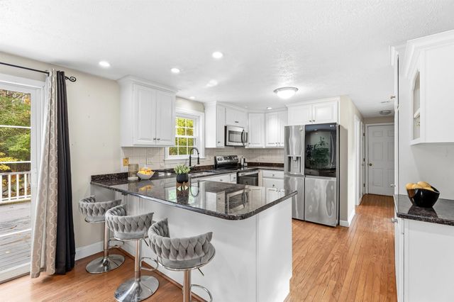 10 Judith Lane, Derry, NH 03038