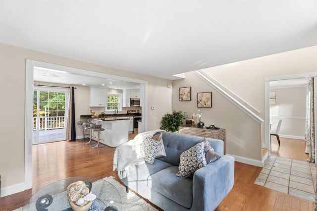 10 Judith Lane, Derry, NH 03038