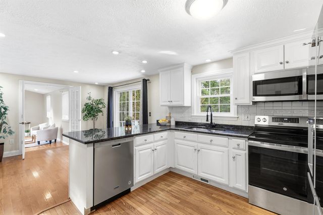 10 Judith Lane, Derry, NH 03038