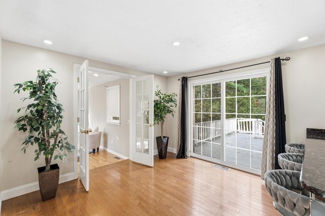 10 Judith Lane, Derry, NH 03038